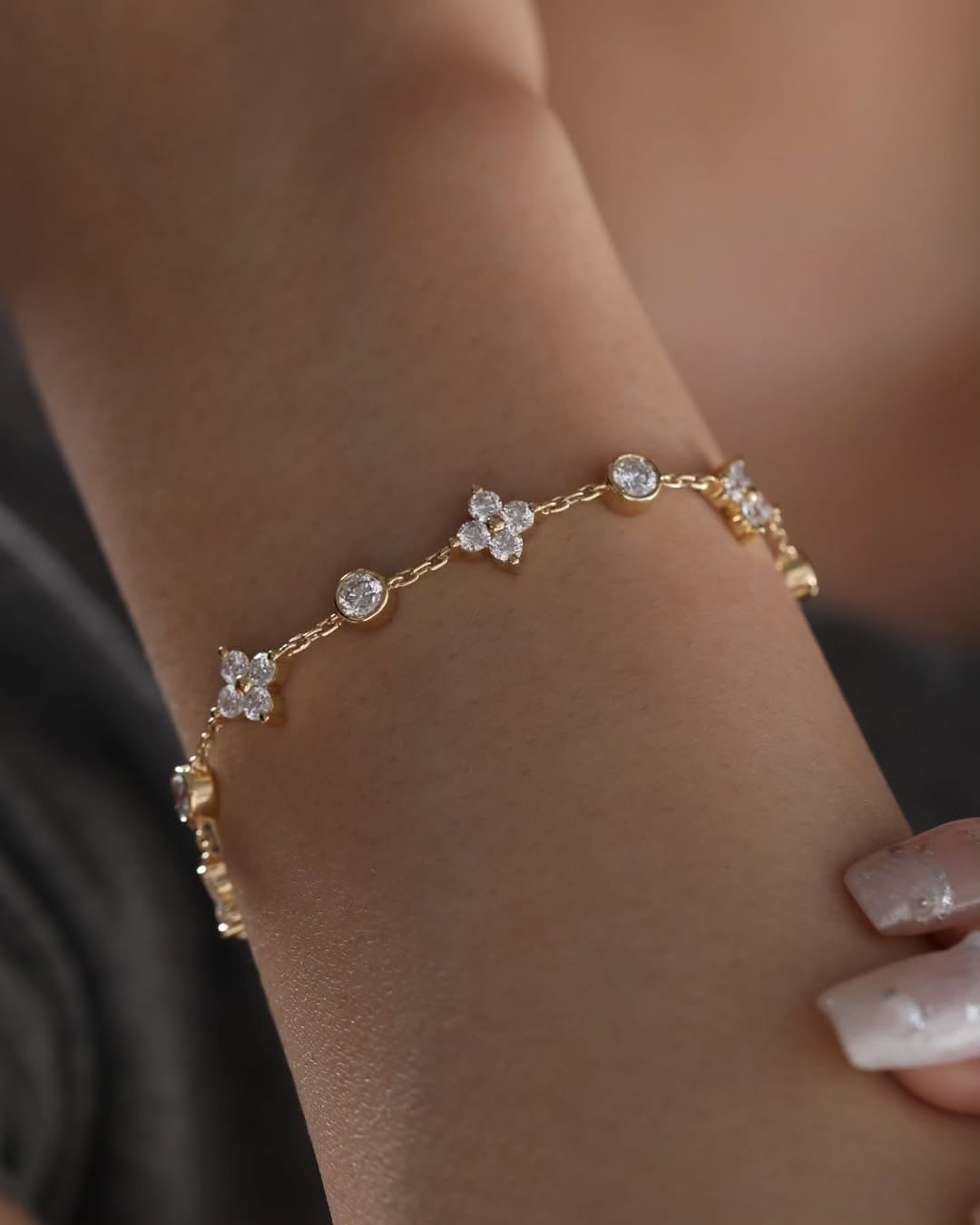 Diamond flower chain bracelet