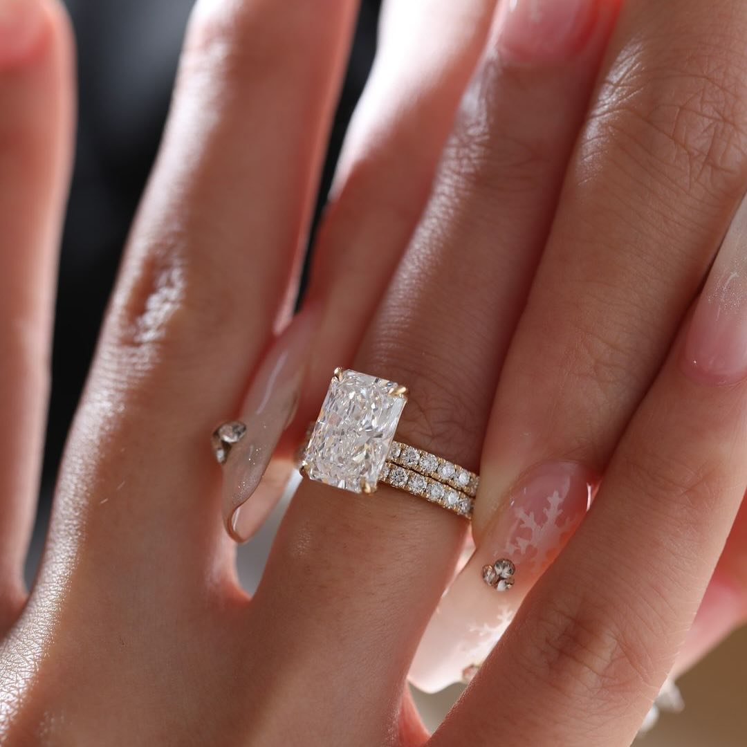 Radiant cut engagement ring